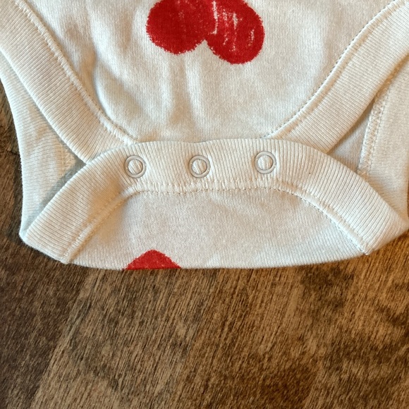 NEW Old Navy Baby Hearts & Lady Bug Onesie bundle 3-6 Months - Picture 5 of 15